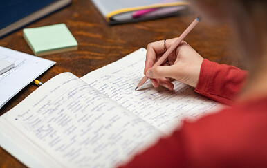 Kako se piše: podcrtati ili potcrtati