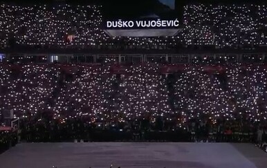 VIDEO Pogledajte kako su se navijači Partizana oprostili od legendarnog trenera