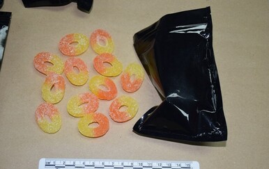 Policija kod muškarca pronašla bombone i parilice s nedozvoljenom količinom THC-a