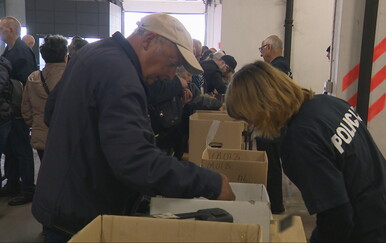 Zagrebačka policija organizirala javnu prodaju: "Cijene su doista simbolične"