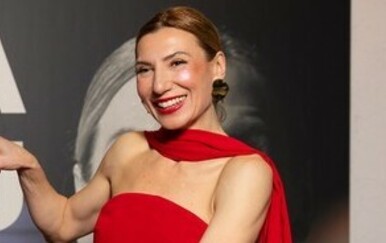 Autorska monodrama ''Ja glumica'' Darie Lorenci Flatz ogolila emocije i oduševila zagrebačku publiku