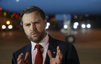 Vance: Papa bi se trebao držati moralnih pitanja