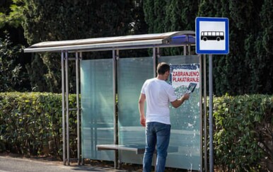 Nekome je bilo dosadno na stanici pa se poigrao s natpisom i nasmijao prolaznike