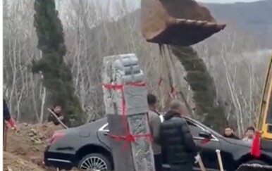 VIDEO Kineski tajkun imao je neobičnu želju kako da bude pokopan: Policija sada istražuje slučaj