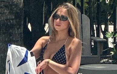 Tate McRae snimljena u bikiniju u Miamiju