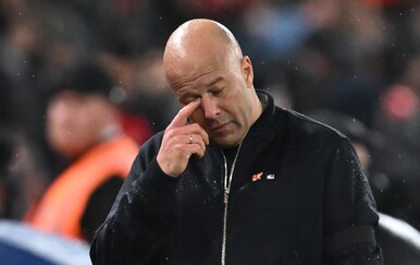 Liverpool je razbijen, a Slot razlog eliminacije pronašao u sudačkoj odluci