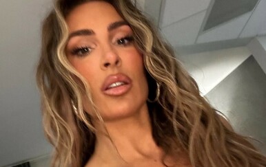 Senidah objavila golu fotografiju iz kupaonice