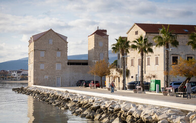 FOTO U Kaštel Štafiliću prodaje se dvorac star više od 500 godina, prvi red do mora