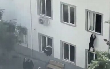 Strašna snimka: Učenici u Turskoj bježali od napadača i skakali kroz prozor