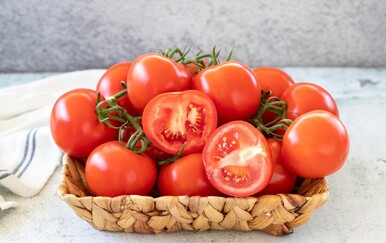 Rajčica bolje uspijeva ako pored nje posadite kadifu