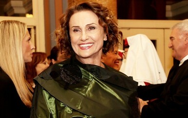 Almira Osmanović privukla poglede u splitskom kazalištu