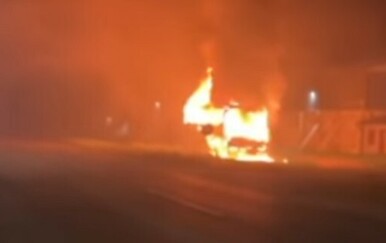 U Vojvodini zapaljen autobus podupiratelja studenata i njihovih prosvjeda