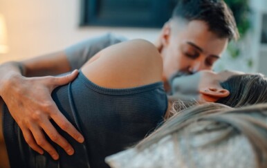 Seks na prazan želudac ili nakon jela – što je bolje? Odgovor nije ono što mislite