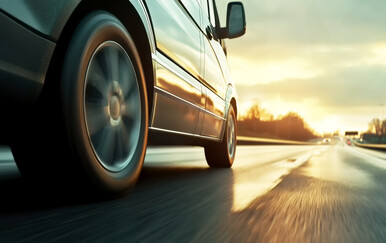 Beba umrla nakon što je satima bila ostavljena u pregrijanom automobilu