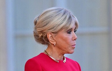 Brigitte Macron u dugoj crvenoj haljini