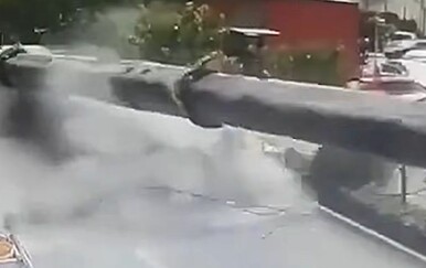 Za dlaku izbjegao tragediju, kamera uhvatila opasno urušavanje