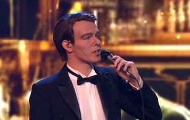 Lovro Juraga kao Frank Sinatra u showu Tvoje lice zvuči poznato