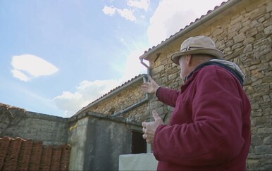 U 21. stoljeću pitka voda ovisi im o svakoj kapi kiše, obećanja slušaju godinama! "Po svim krovovima su postavljeni oluci"