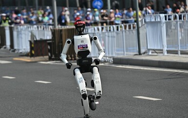 VIDEO Roboti prvi put pobijedili ljude na polumaratonu, pao i svjetski rekord