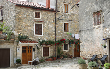 Uhićen muškarac u Istri zbog napada i zadržavanja starijeg muškarca u stanu.