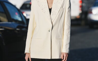 Bijeli sako - ponuda modela u trgovinama, stvoreni su za svečanosti