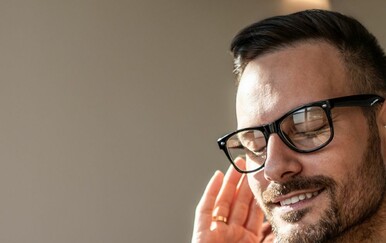 Zatvaranje očiju neće poboljšati slušanje u bučnim uvjetima, pokazalo je novo istraživanje