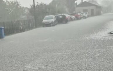 FOTO/VIDEO Ogulin je pogodila jaka tuča: Grad se zabijelio