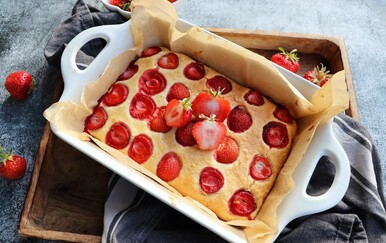 Iskoristite sezonu: Ovaj brzi kolač s jagodama obožavat će i djeca i odrasli
