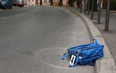 Vozač izgubio kontrolu pa kotačima prešao na nogostup i udradio dijete