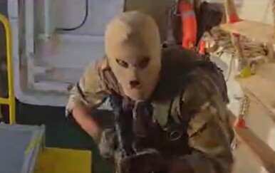 Iran objavio snimku preuzimanja broda u Hormuškom tjesnacu