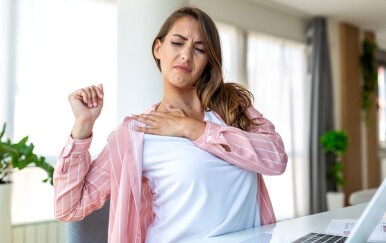 Bol u ramenu pri podizanju ruke: 12 najčešćih uzroka koje većina ljudi ignorira