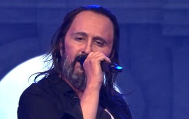 Iva Ajduković kao Goran Bare u showu Tvoje lice zvuči poznato