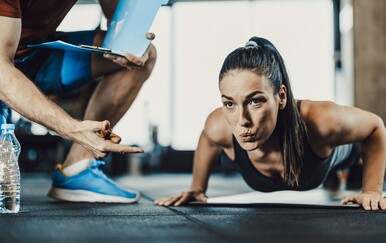 TikTok otkrio kako žene trebaju drugačije raditi sklekove, a stručnjakinje odgovorile na novi trend