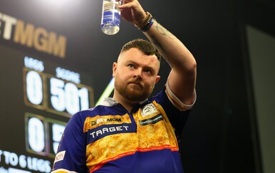 VIDEO Najluđi hitac u povijesti pikada: Strelica se odbila iz 20 u trostrukih 20!