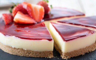 Cheesecake s jagodama: Jednostavan recept za fini desert bez pečenja