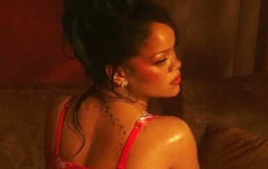 Rihanna pozirala u seksi donjem rublju