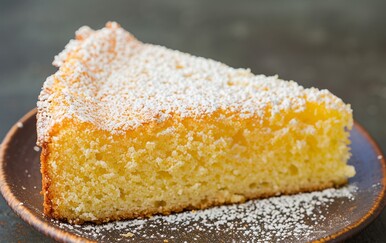 Lagan kao oblak: Recept za kolač od 3 sastojka koji se topi u ustima