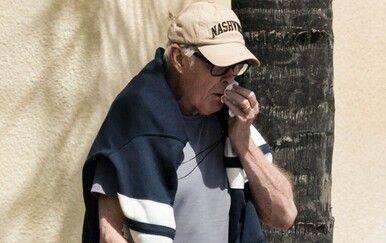 David Hasselhoff snimljen kako hoda uz pomoć hodalice