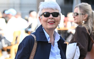 Dobro raspoložena Jadranka Kosor snimljena u centru Zagreba