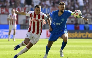 VIDEO Promašaj sezone? Predriblao vratara, pa pogodio - vratnicu