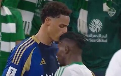 VIDEO Ušao u konflikt, dobio nepotreban crveni, pa ipak slavio na kraju