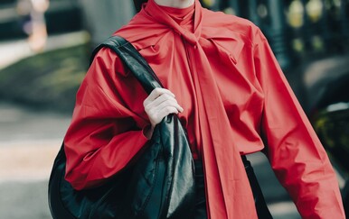 Boja sezone: Crvene bluze i košulje iz ponude trgovina