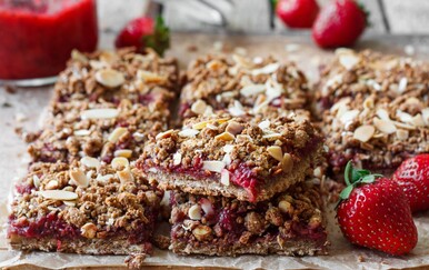 Zdravo i slasno: Recept za zobene pločice s jagodama i bademima