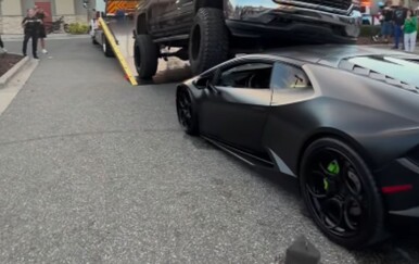 Skupi Lamborghini pretvoren u olupinu u sekundi - pogledajte bizarnu nesreću