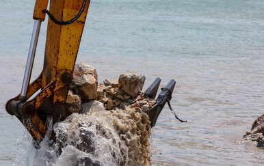 Godinama gradila na zaštićenoj obali: Žena betonirala i nakon zabrane pa se uključila i policija