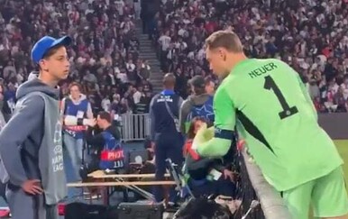 Ovo se nije vidjelo u prijenosu: Pogledajte što je sakupljač lopti radio Neueru na Parku Prinčeva