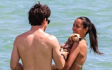 Charles i Alexandra Leclerc uživali na plaži sa svojim psićem