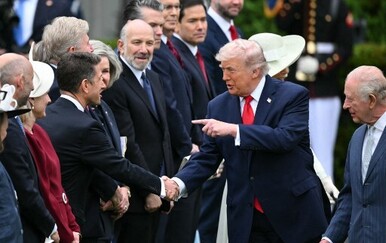 Trump se ubacio u red za rukovanje ispred kraljevskog para
