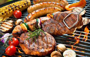 Kako se piše: grillati ili grilati