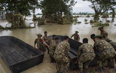 U Mjanmaru popustila brana, poplavljeno 85 sela i tisuće ljudi napustilo domove (Foto: AFP)